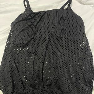 Never been worn and doesn’t fit me anymore. My loss is your gain!